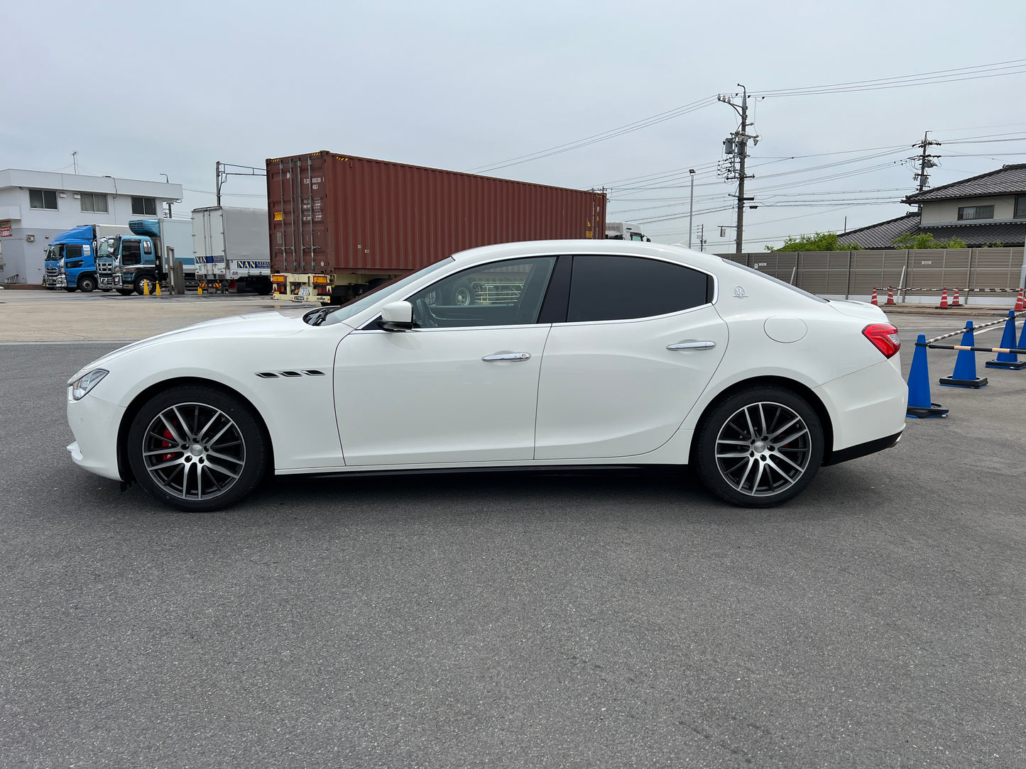 Maserati Ghibli V6 | 330 PS | 43.000 km | Automatik | Leder