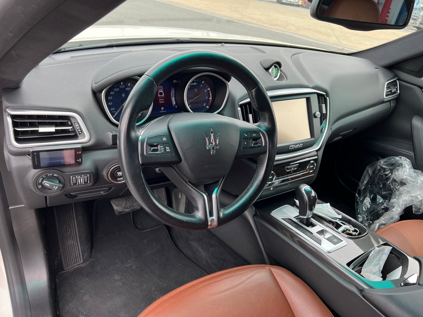 Maserati Ghibli V6 | 330 PS | 43.000 km | Automatik | Leder