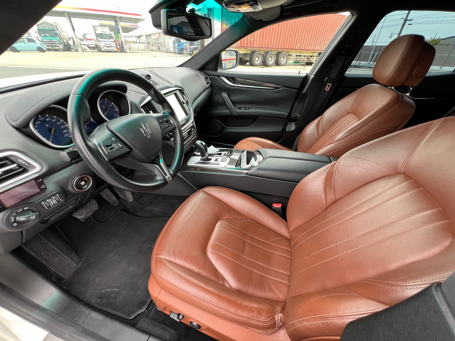 Maserati Ghibli V6 | 330 PS | 43.000 km | Automatik | Leder