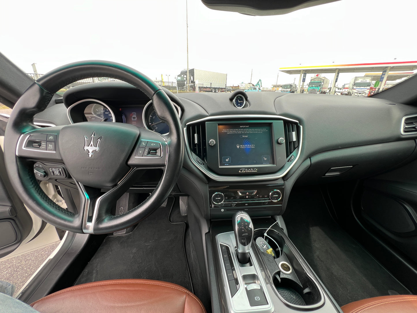 Maserati Ghibli V6 | 330 PS | 43.000 km | Automatik | Leder
