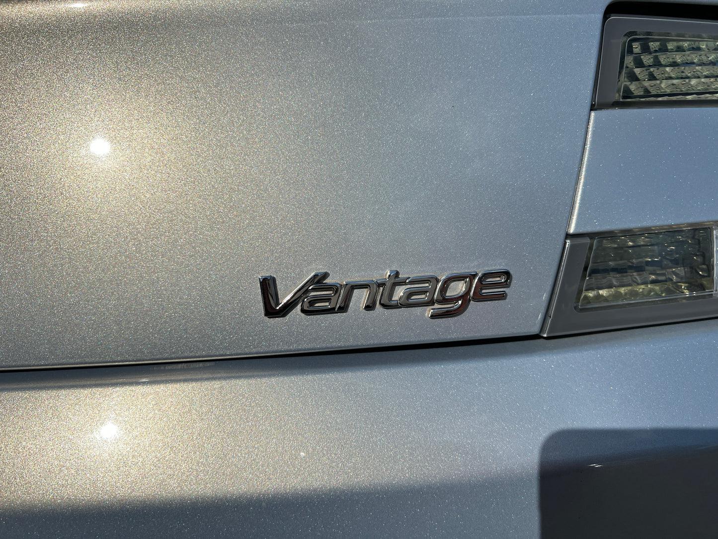 Aston Martin V8 Vantage | 58.953 km | 4.7L | 426 PS | Coupé