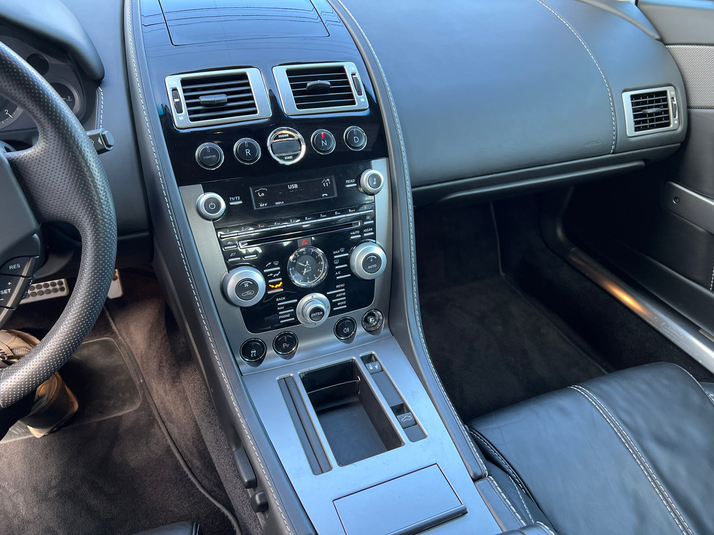 Aston Martin V8 Vantage | 58.953 km | 4.7L | 426 PS | Coupé