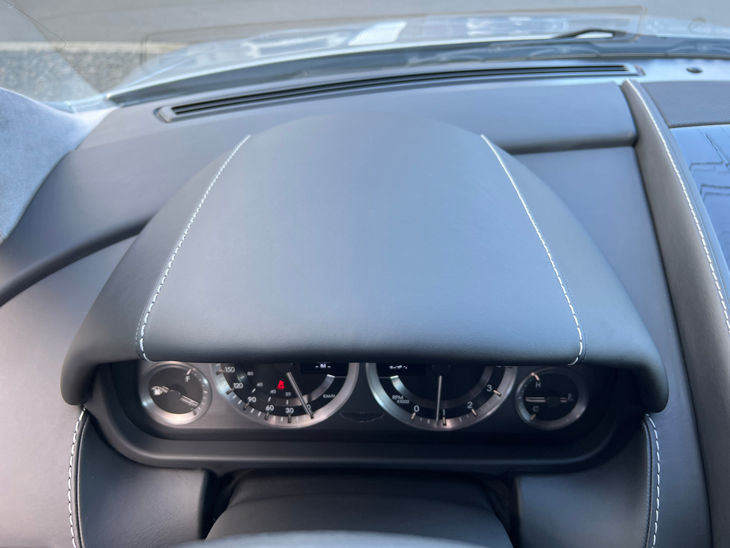 Aston Martin V8 Vantage | 58.953 km | 4.7L | 426 PS | Coupé