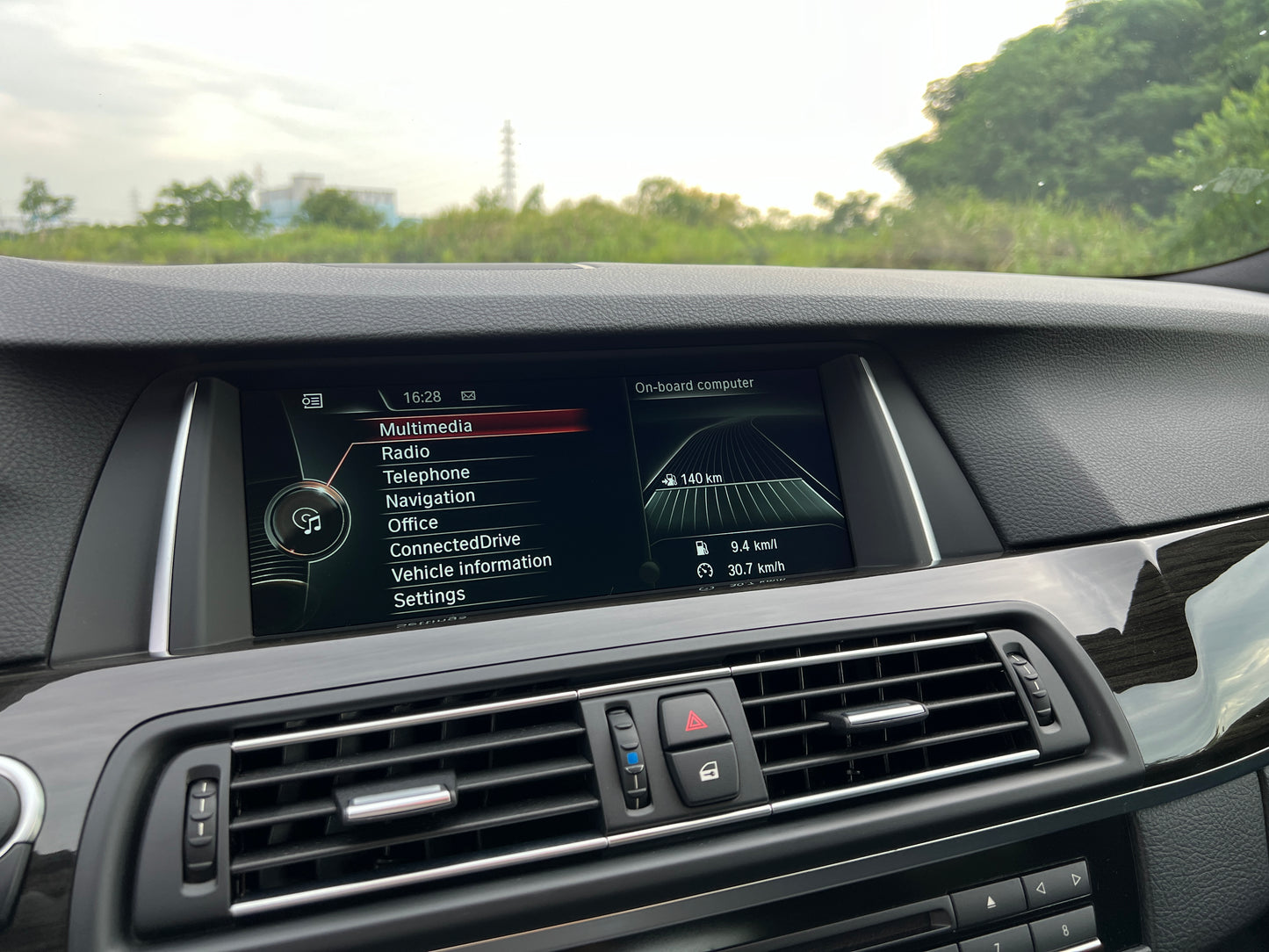 BMW 528i M-Paket | F10 LCI | 49.675 km | 245 PS | Keyless | Kamera