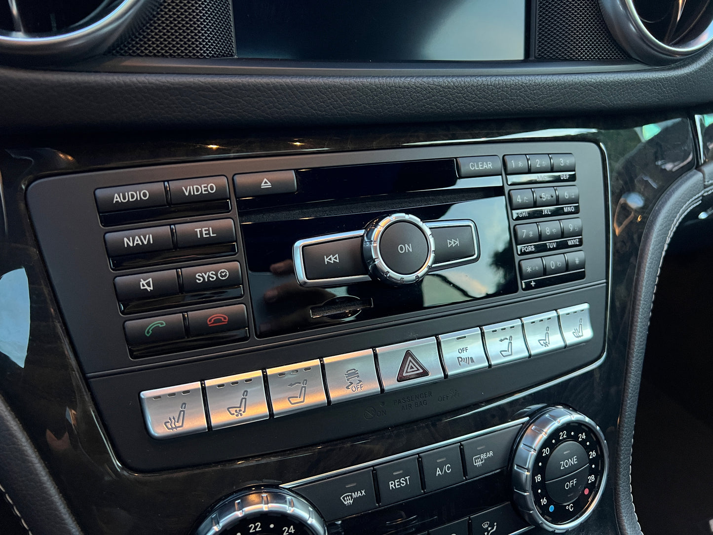 Mercedes Benz SL350 AMG Cabrio | 46.620 km | Airscarf & Rückfahrkamera | R231