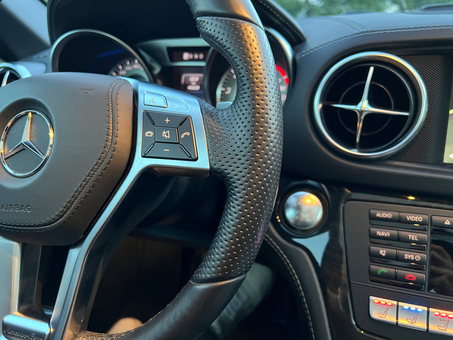 Mercedes Benz SL350 AMG Cabrio | 46.620 km | Airscarf & Rückfahrkamera | R231