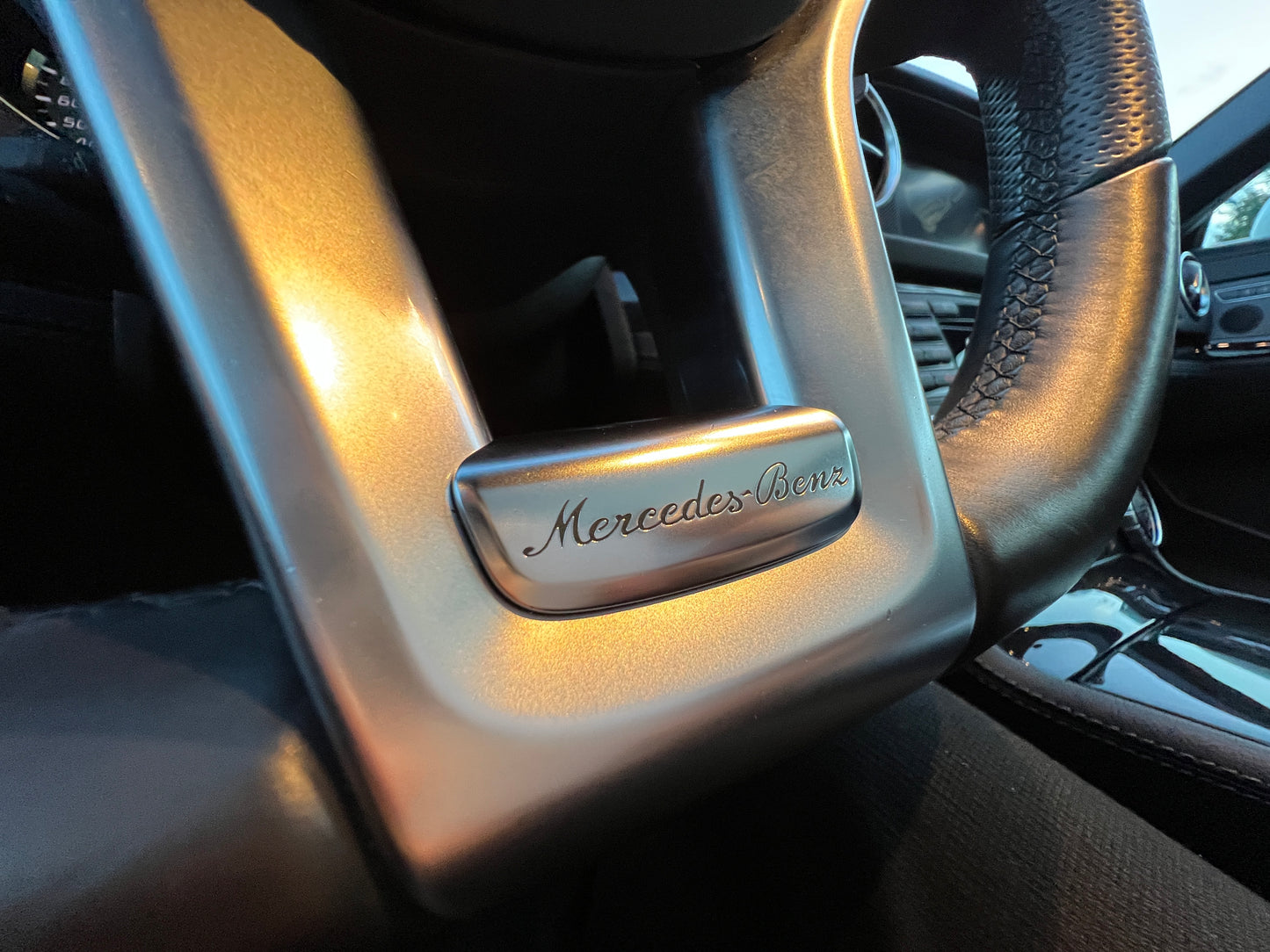 Mercedes Benz SL350 AMG Cabrio | 46.620 km | Airscarf & Rückfahrkamera | R231