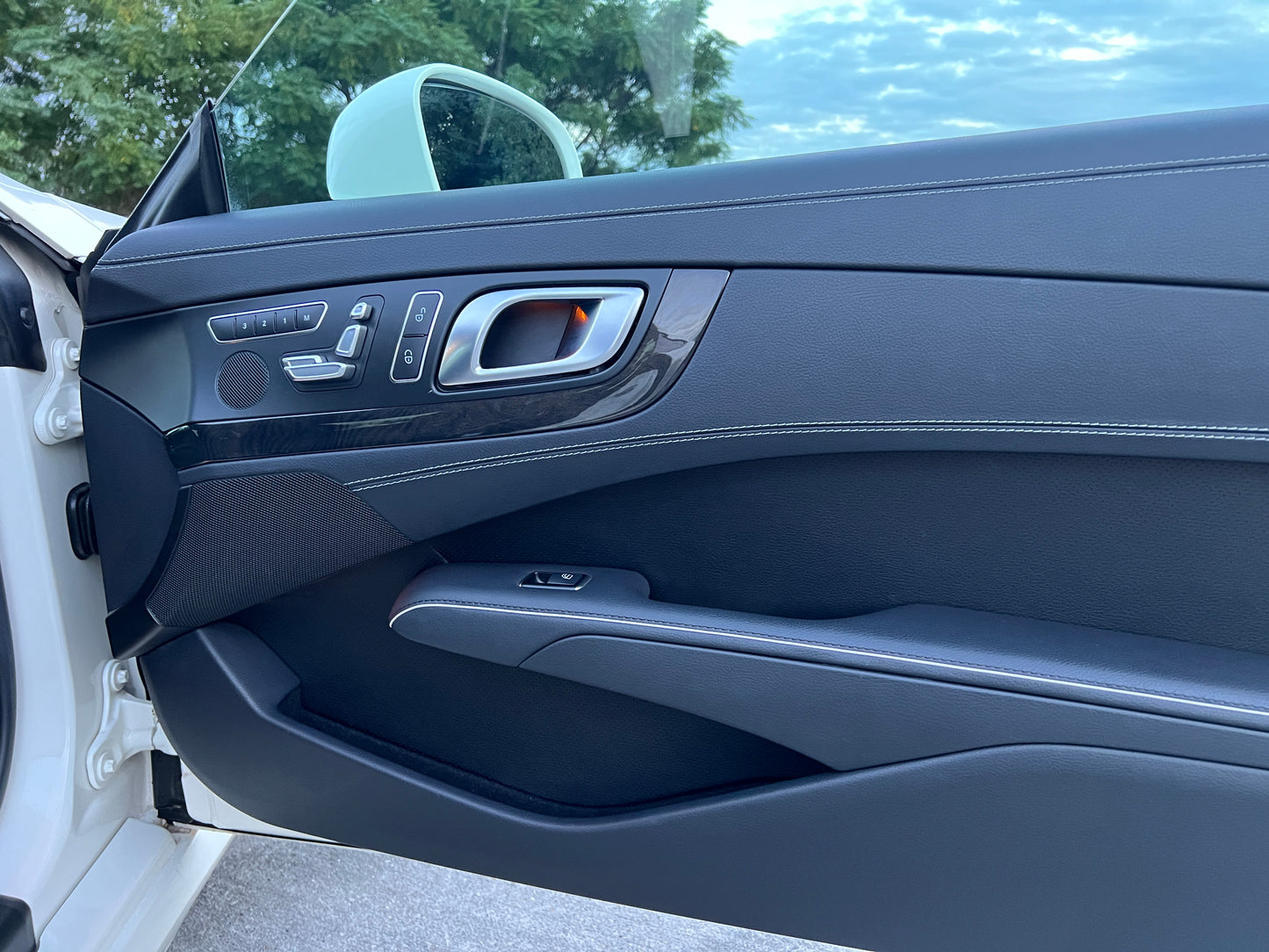 Mercedes Benz SL350 AMG Cabrio | 46.620 km | Airscarf & Rückfahrkamera | R231
