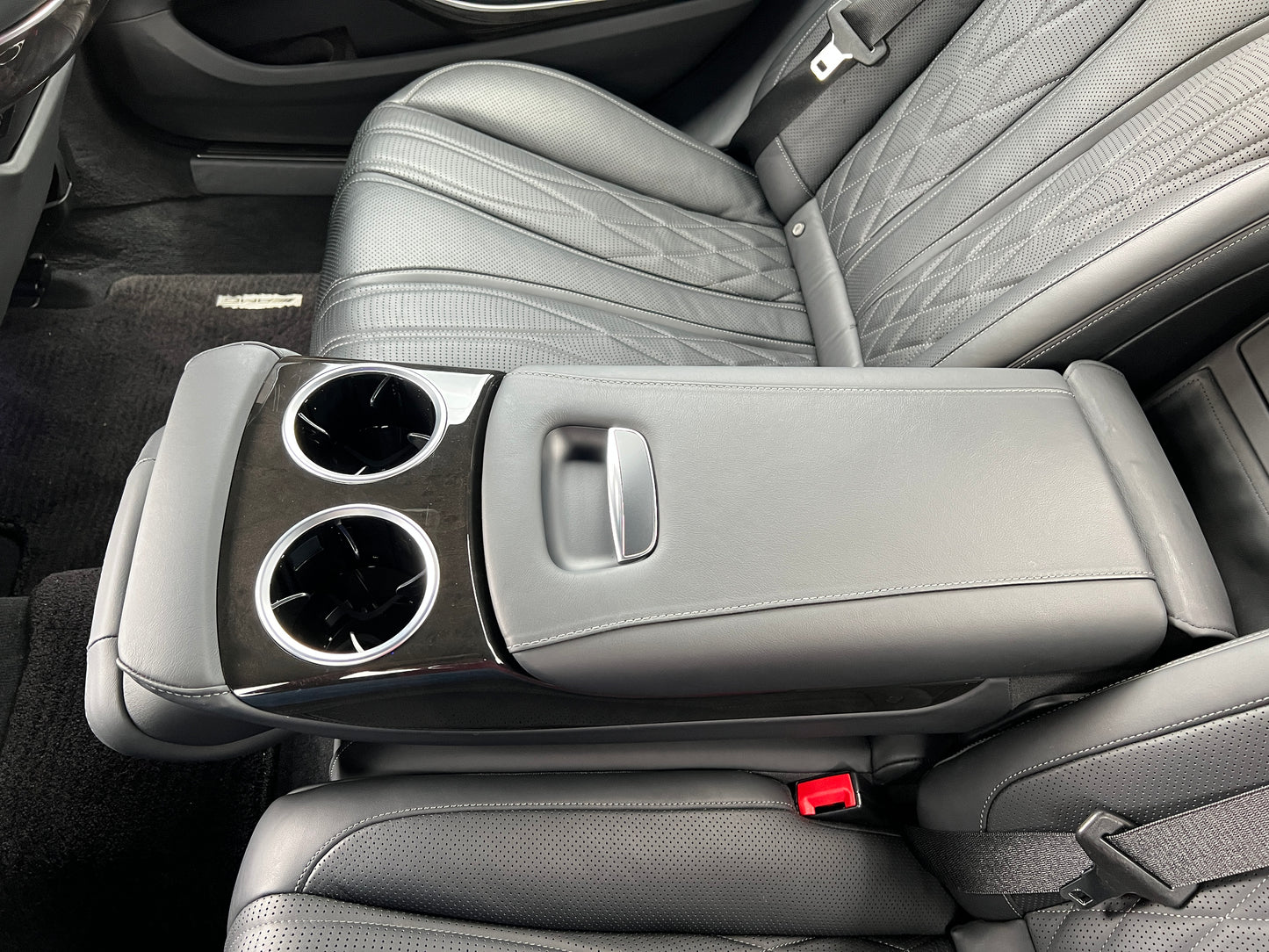 Mercedes Benz S63 L AMG | 4-Matic | W222 | 65.107 km | 585 PS | Nachtsicht