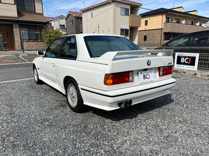 BMW M3 | E30 | 196.978 km | 215 PS | Schiebedach | Coupé | Historie!