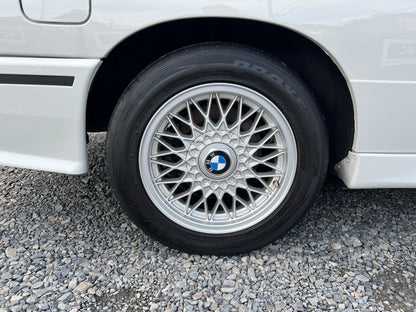 BMW M3 | E30 | 196.978 km | 215 PS | Schiebedach | Coupé | Historie!
