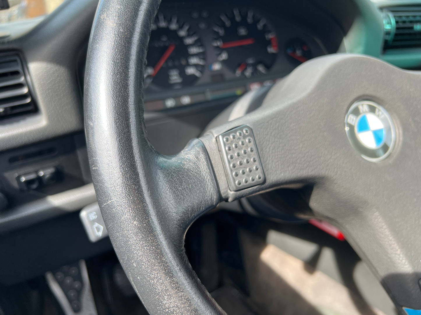 BMW M3 | E30 | 196.978 km | 215 PS | Schiebedach | Coupé | Historie!