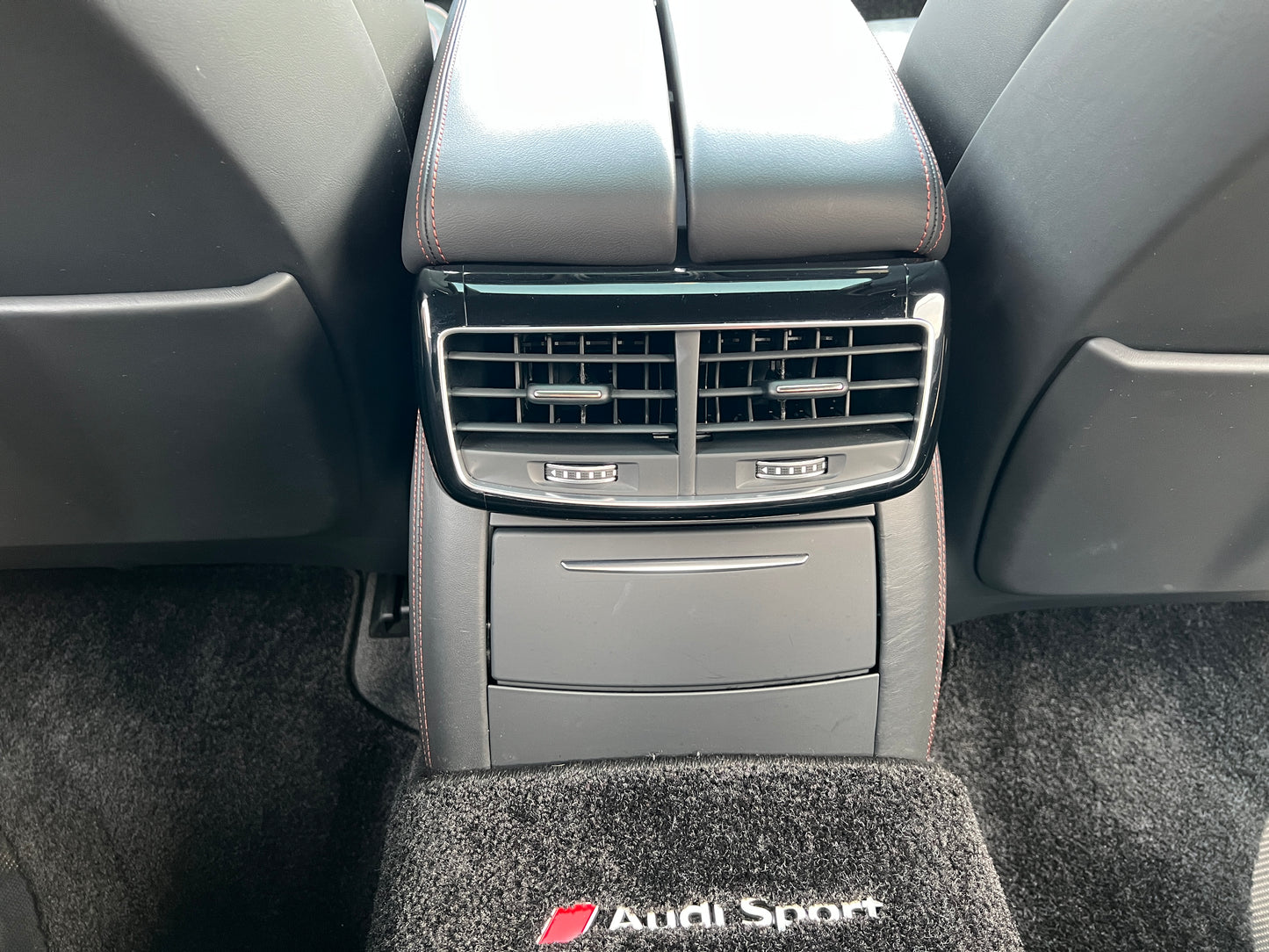 Audi S8 plus | quattro A8 | 4,0L V8 | 175.298 km | 605 PS | Limousine