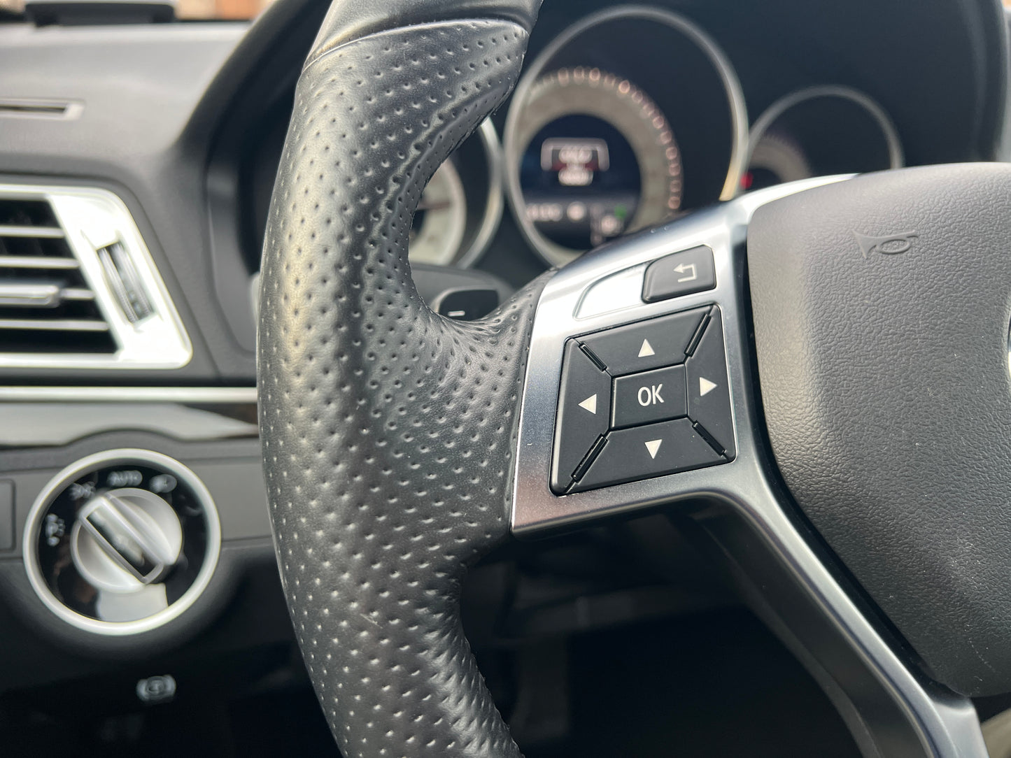 Mercedes Benz E400 AMG | R207 | 97.641 km | 333 PS | Cabrio