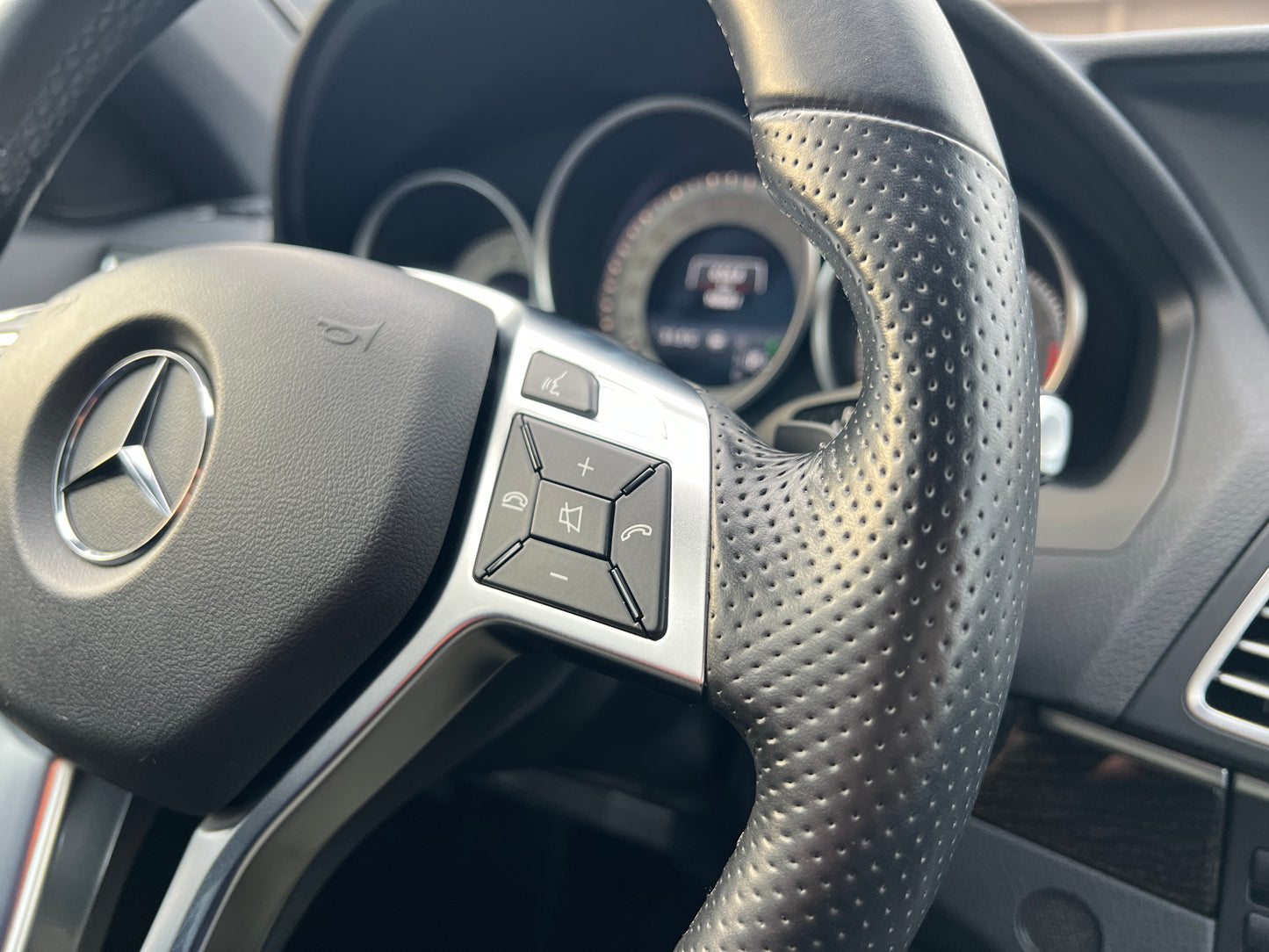 Mercedes Benz E400 AMG | R207 | 97.641 km | 333 PS | Cabrio