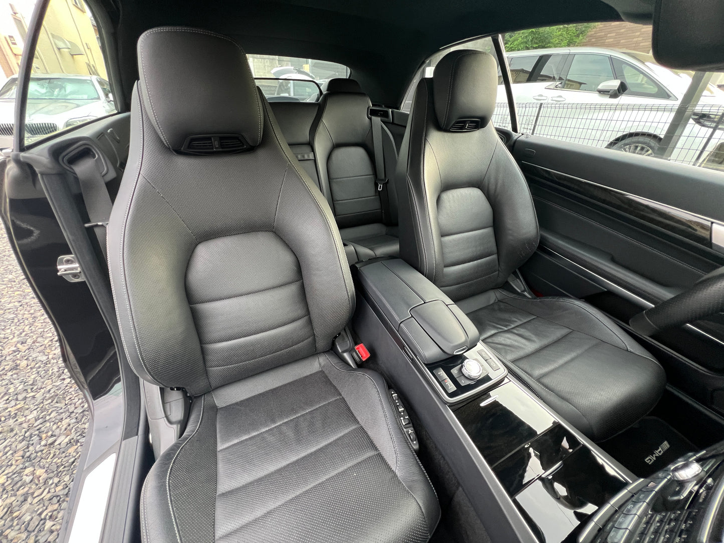 Mercedes Benz E400 AMG | R207 | 97.641 km | 333 PS | Cabrio