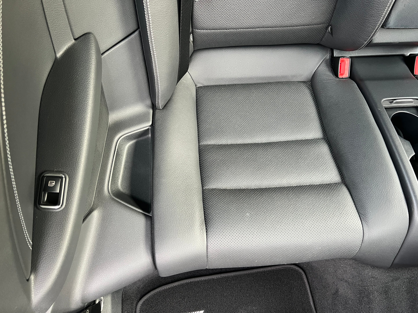 Mercedes Benz E400 AMG | R207 | 97.641 km | 333 PS | Cabrio