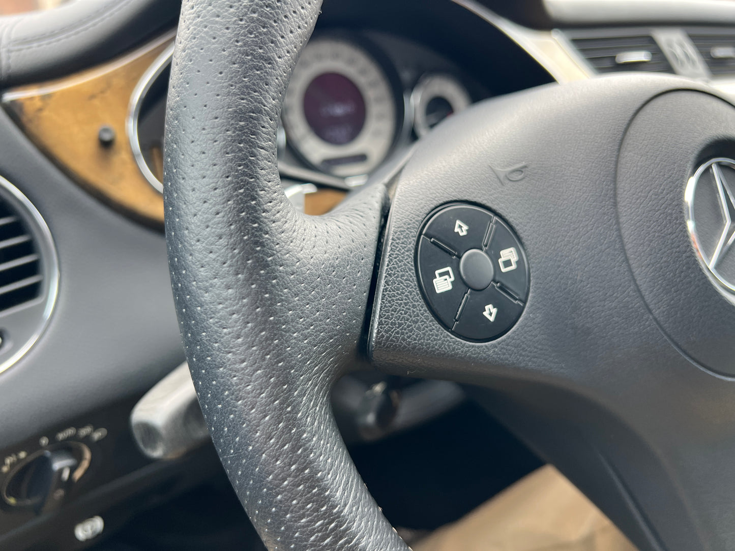 Mercedes Benz CLS500 AMG | C219 | 90.089 km | 387 PS | harman/kardon