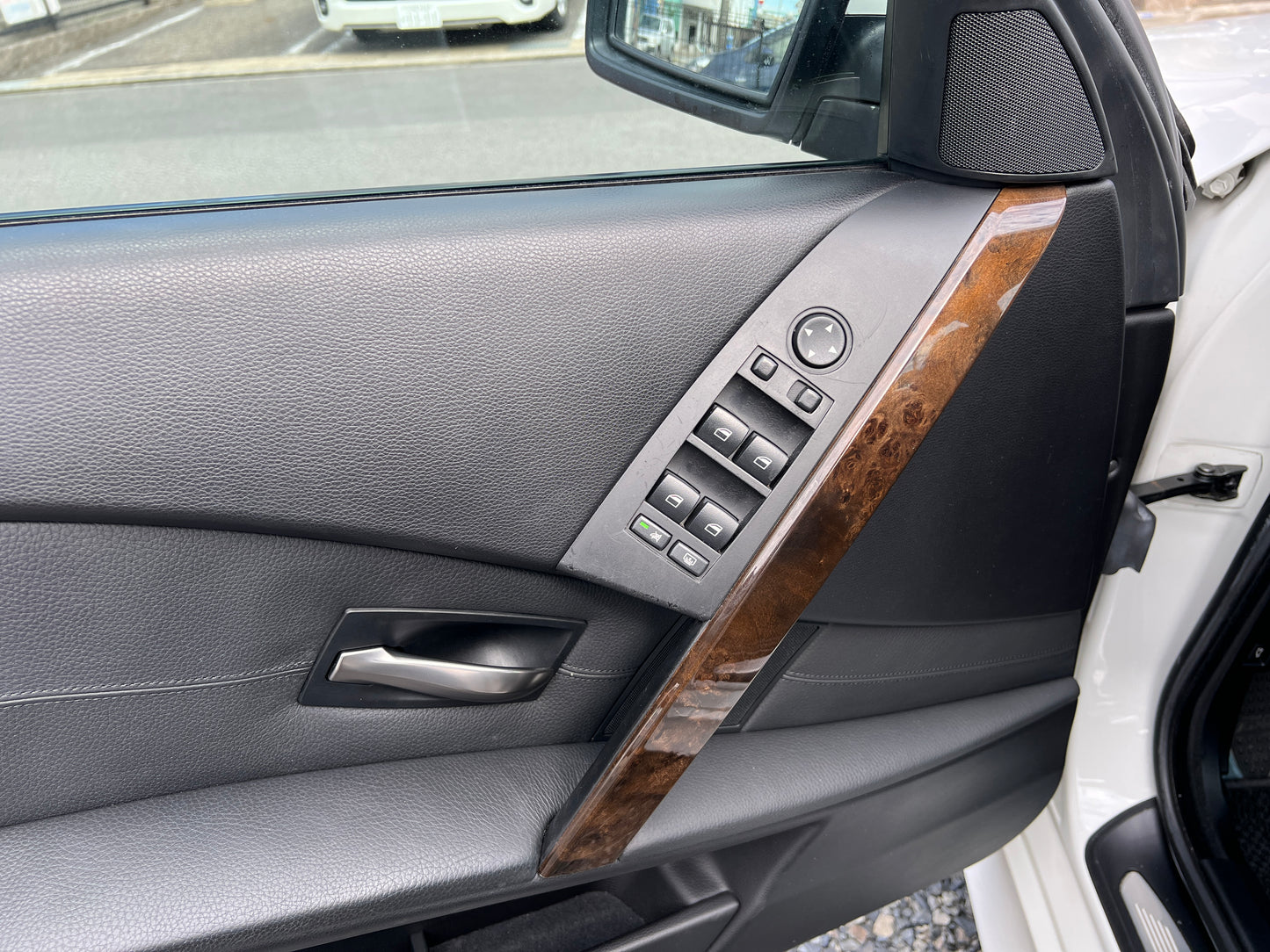 BMW 530i M-Package | E60 | 83,217 km | 258 hp | Sedan | Heated rear seats
