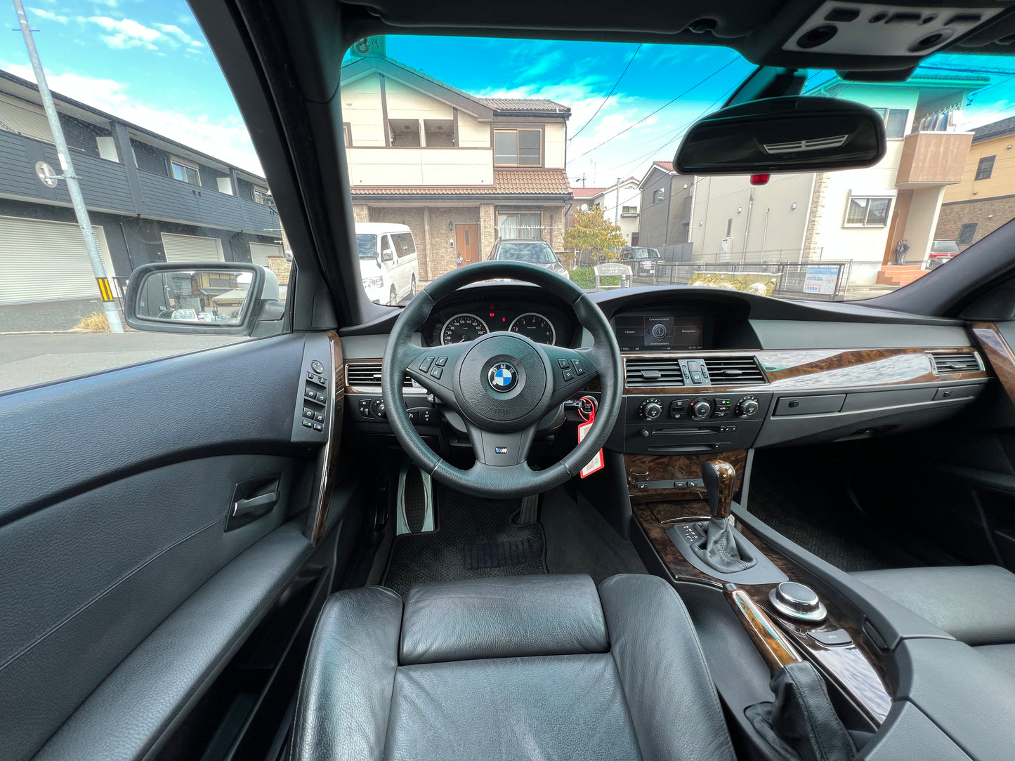 BMW 530i M-Package | E60 | 83,217 km | 258 hp | Sedan | Heated rear seats