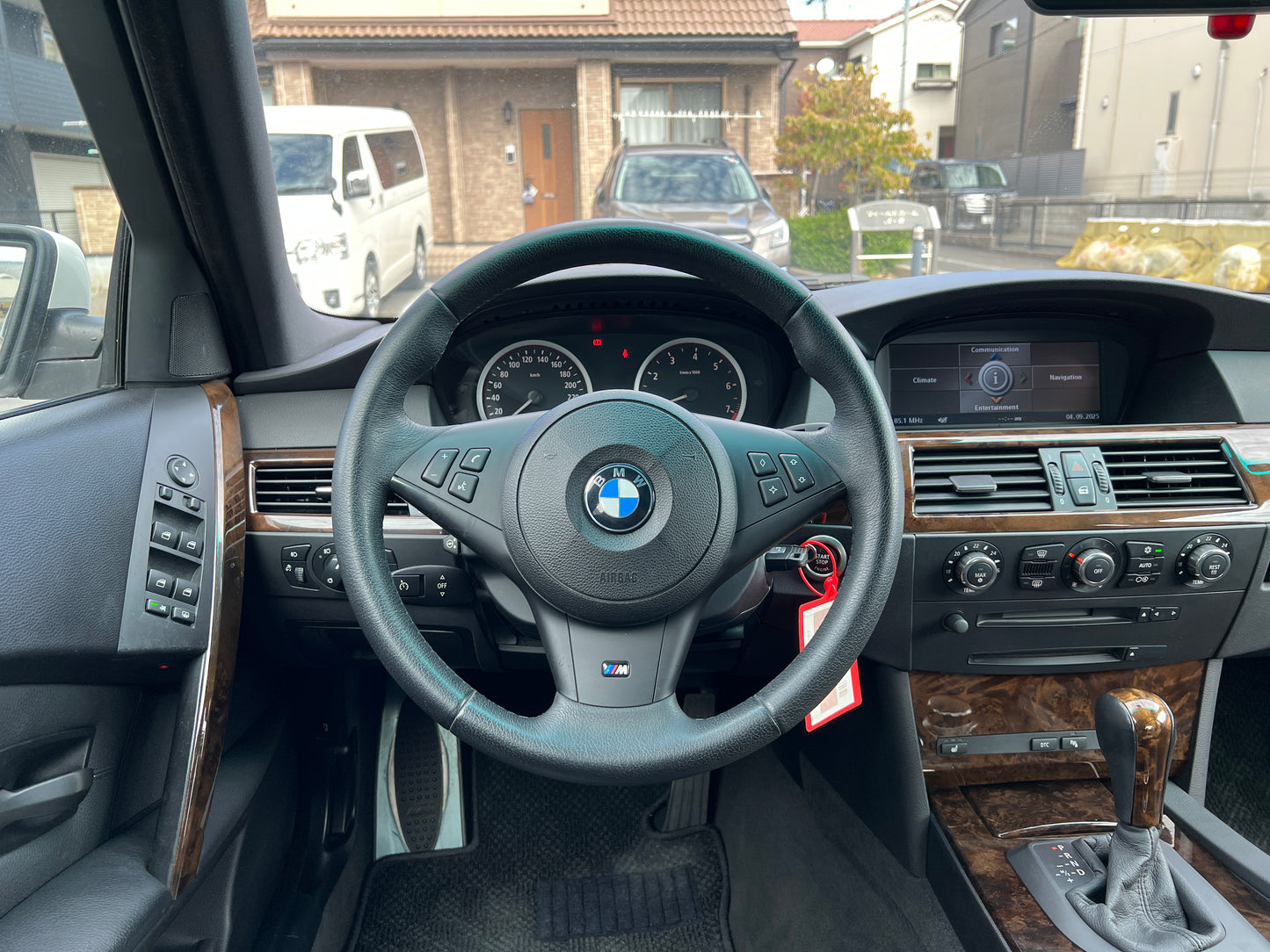 BMW 530i M-Package | E60 | 83,217 km | 258 hp | Sedan | Heated rear seats