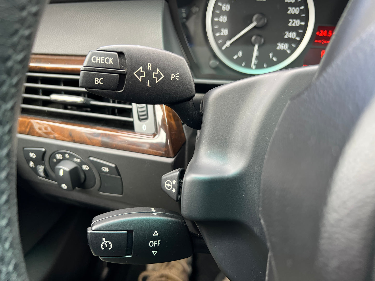 BMW 530i M-Package | E60 | 83,217 km | 258 hp | Sedan | Heated rear seats