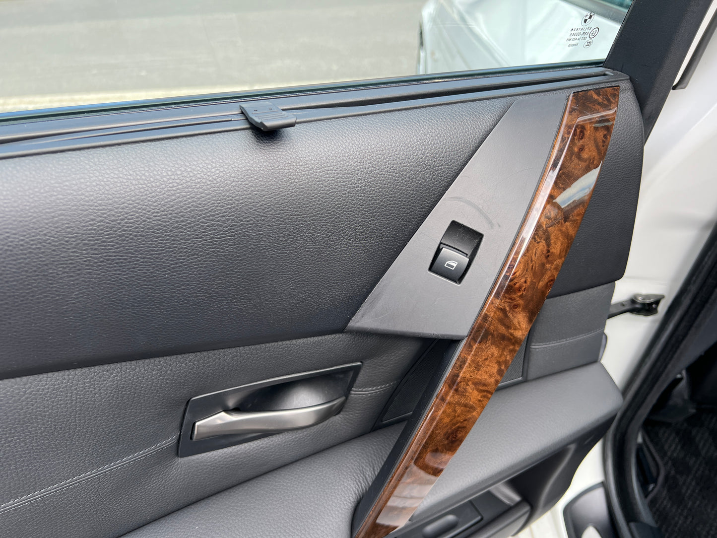 BMW 530i M-Package | E60 | 83,217 km | 258 hp | Sedan | Heated rear seats