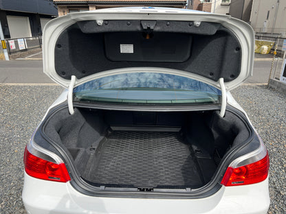 BMW 530i M-Package | E60 | 83,217 km | 258 hp | Sedan | Heated rear seats