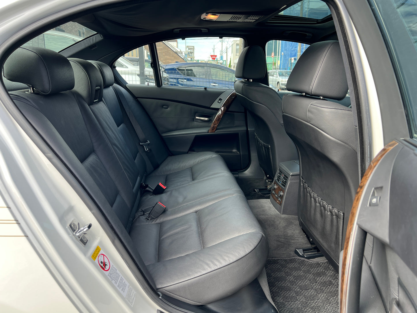 BMW 530i M-Package | E60 | 83,217 km | 258 hp | Sedan | Heated rear seats