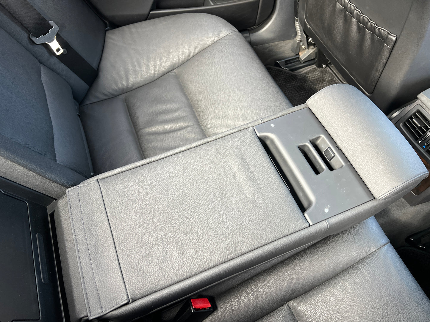 BMW 530i M-Package | E60 | 83,217 km | 258 hp | Sedan | Heated rear seats