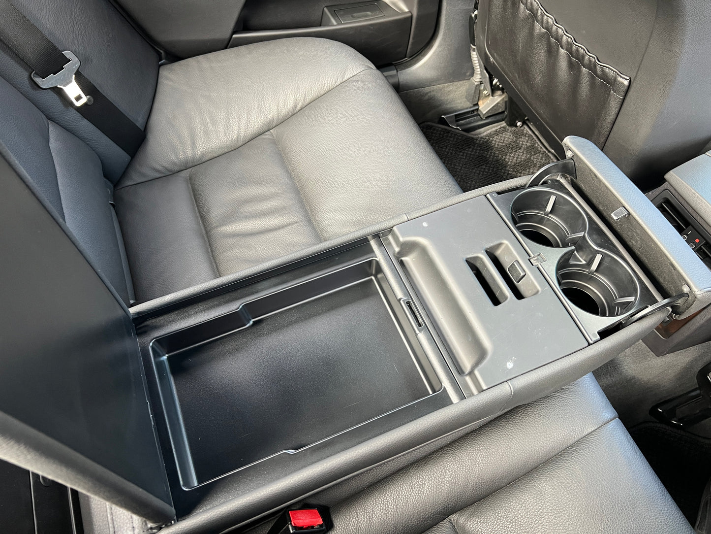BMW 530i M-Package | E60 | 83,217 km | 258 hp | Sedan | Heated rear seats