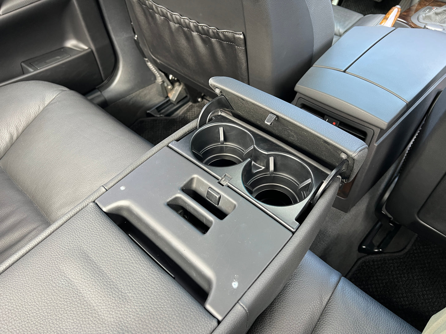 BMW 530i M-Package | E60 | 83,217 km | 258 hp | Sedan | Heated rear seats