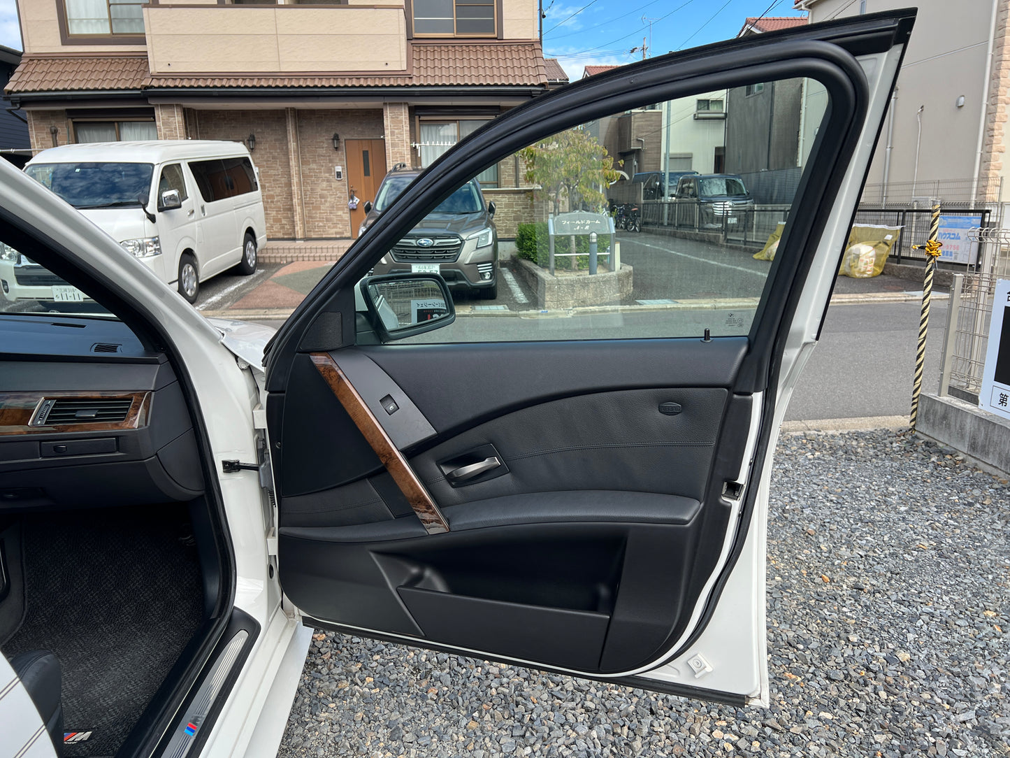 BMW 530i M-Package | E60 | 83,217 km | 258 hp | Sedan | Heated rear seats