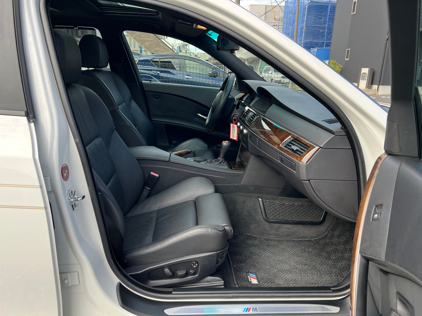BMW 530i M-Package | E60 | 83,217 km | 258 hp | Sedan | Heated rear seats