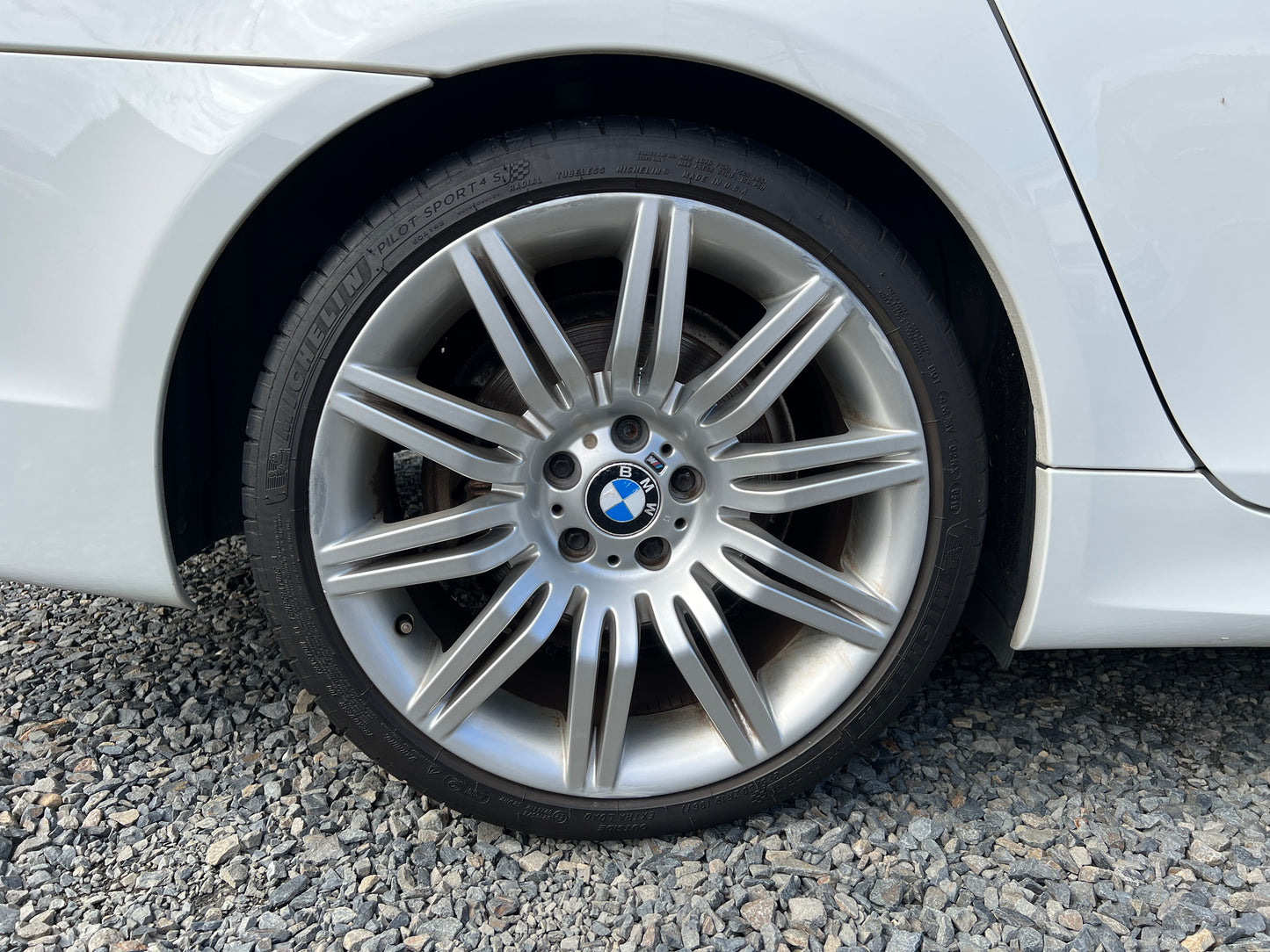 BMW 530i M-Package | E60 | 83,217 km | 258 hp | Sedan | Heated rear seats