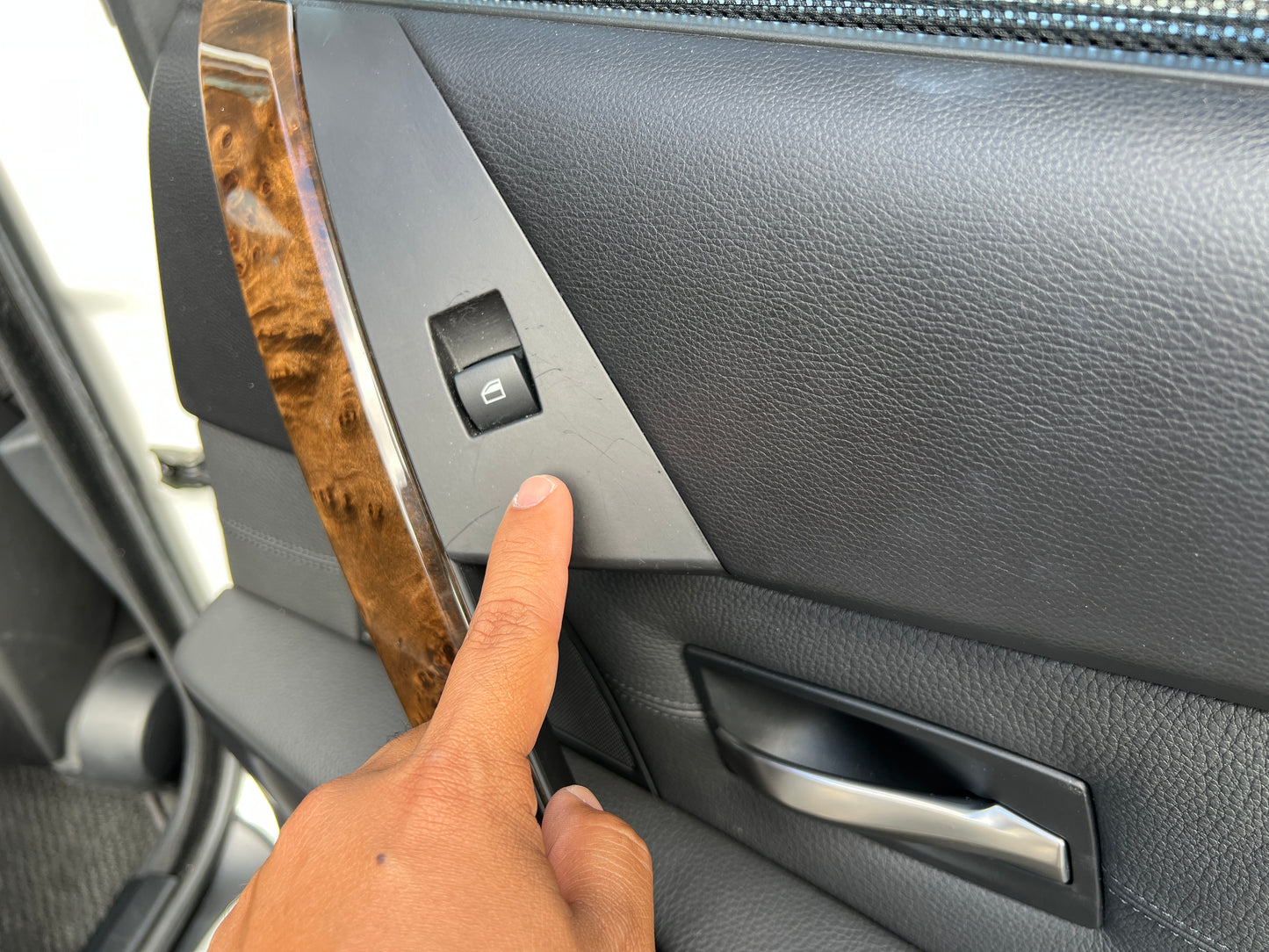 BMW 530i M-Package | E60 | 83,217 km | 258 hp | Sedan | Heated rear seats