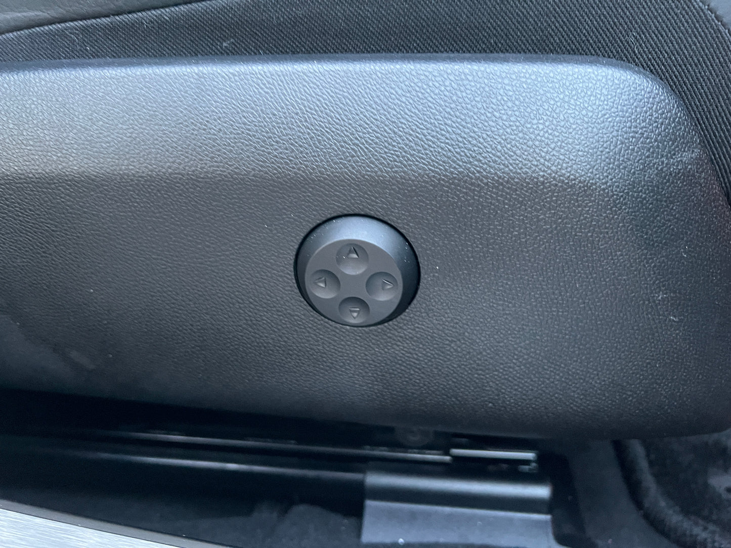 Mercedes Benz CLS400 AMG | C218 | 90.151 km | 333 PS | Sitzheizung hinten