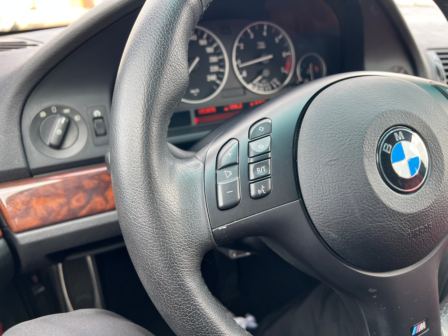 BMW 530i M-Package | E39 | 52,870 km | 231 hp | Sunroof