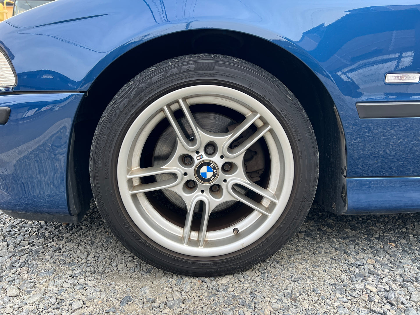 BMW 530i M-Package | E39 | 52,870 km | 231 hp | Sunroof