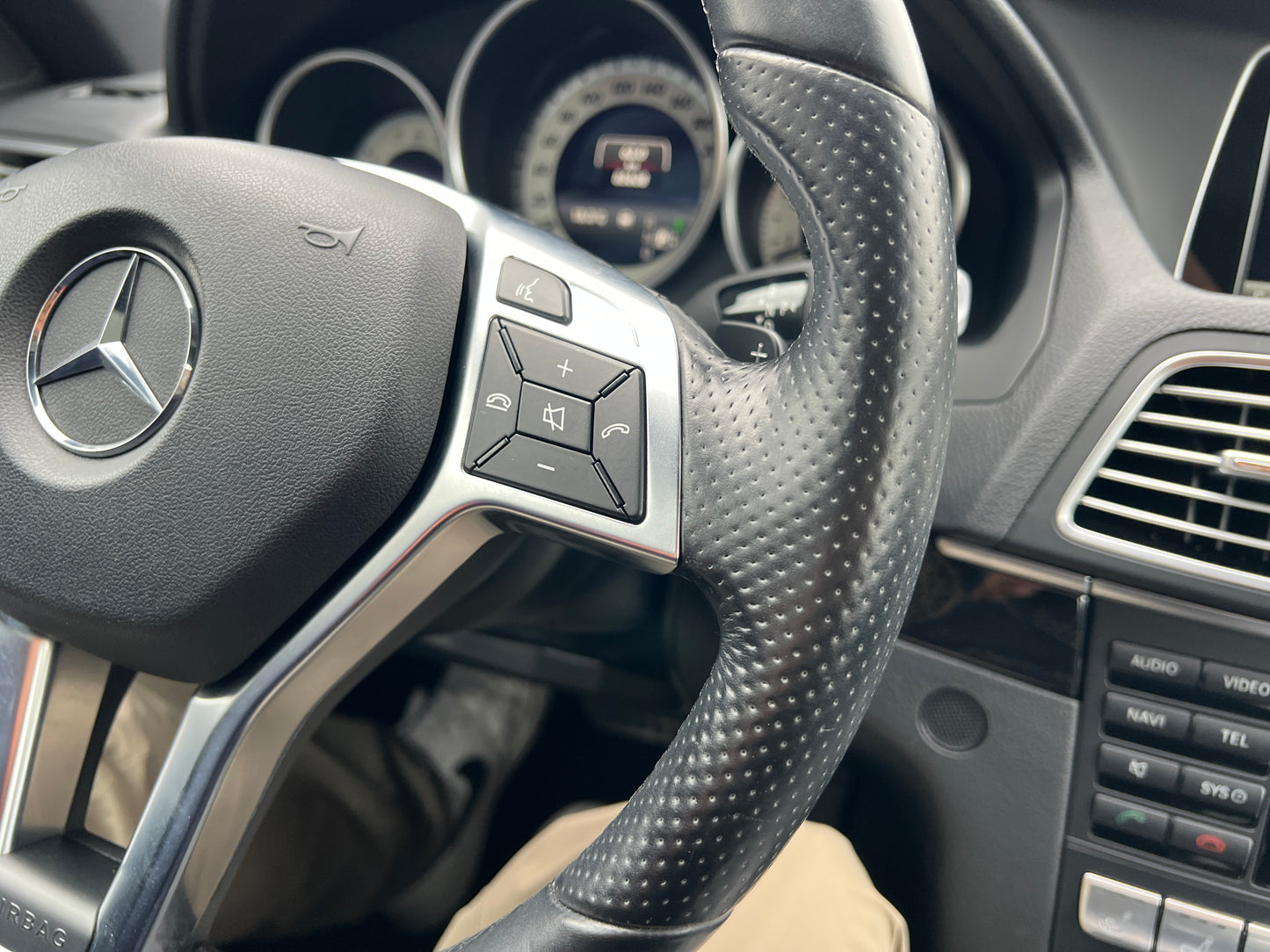 Mercedes Benz E400 AMG | C207 | 85.608 km | 333 PS | 360 Grad Kamera | Coupé