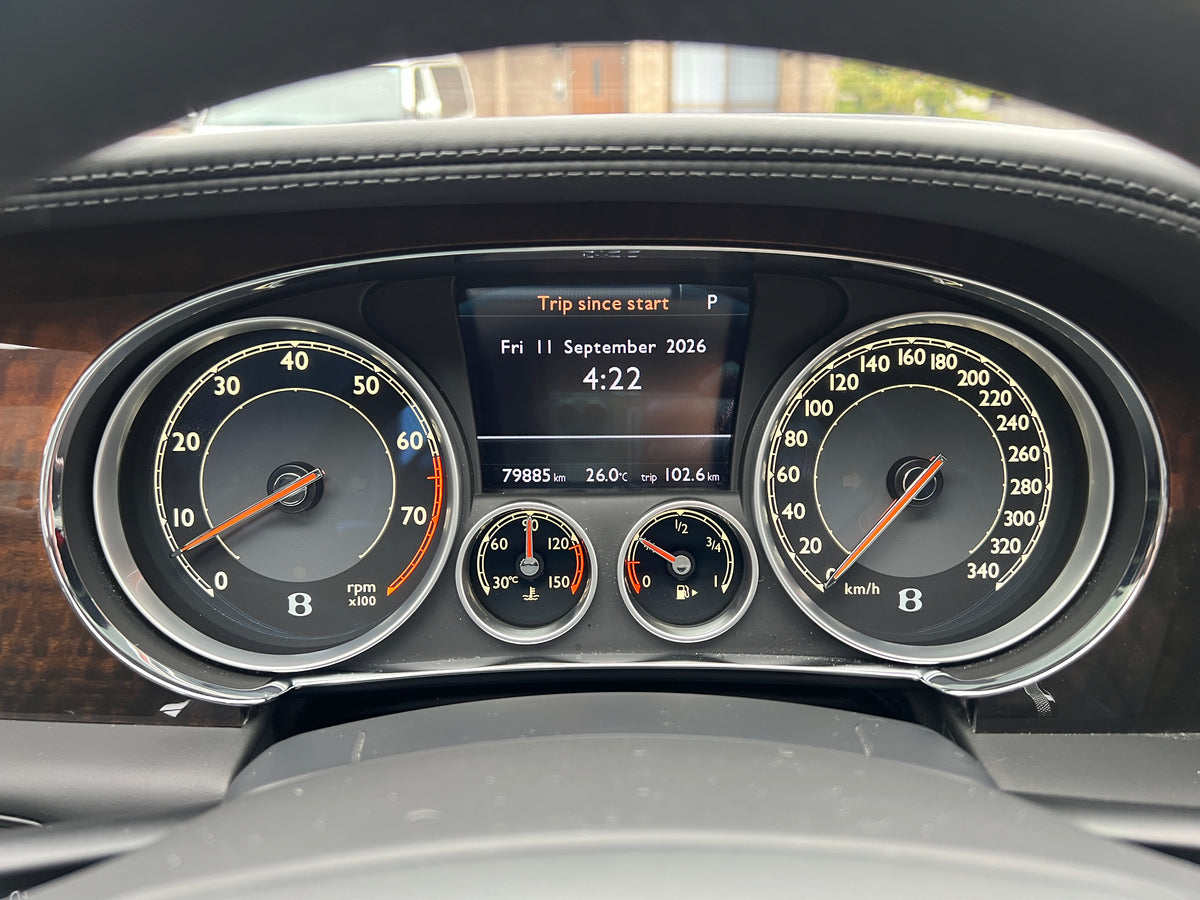Bentley Continental GT V8 | 79.885 km | 507 PS | Eukalyptus-Echtholz | Coupé