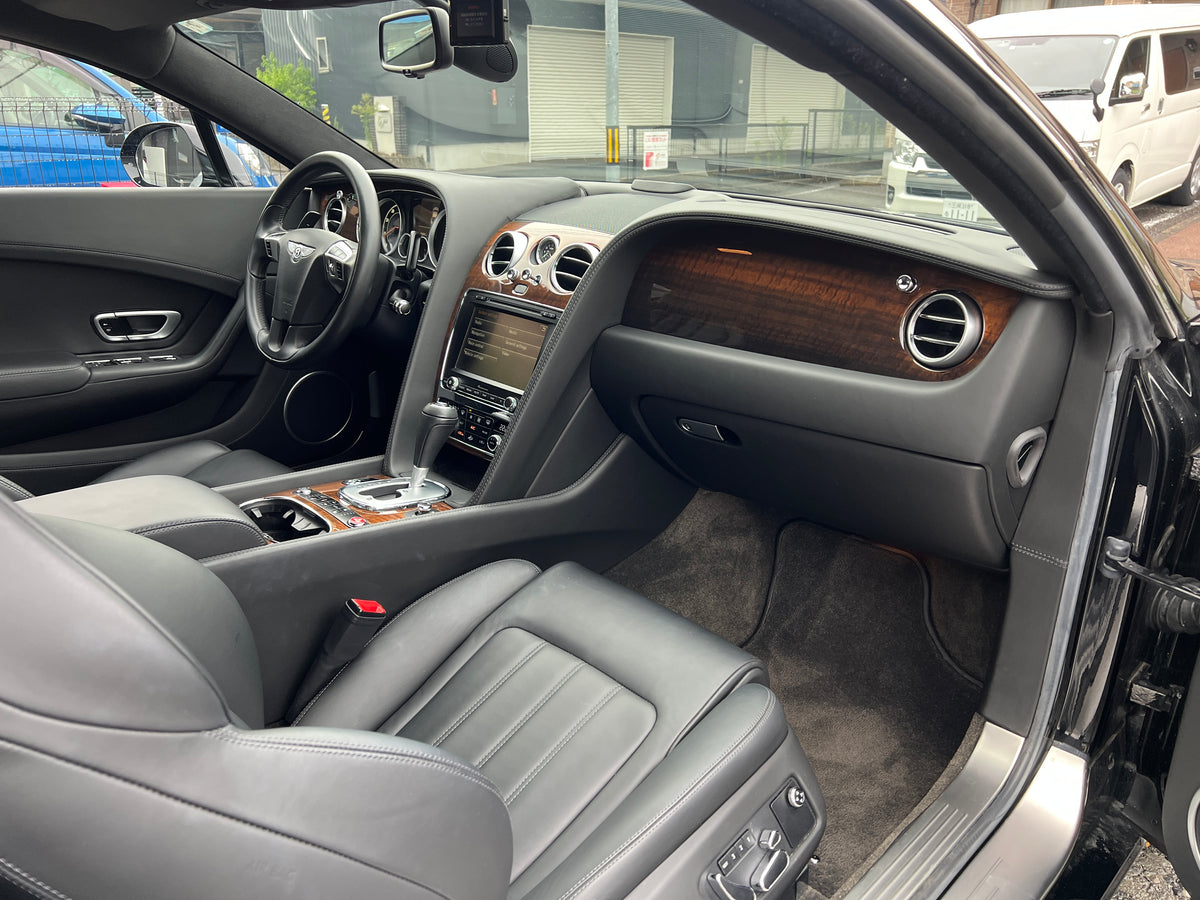 Bentley Continental GT V8 | 79.885 km | 507 PS | Eukalyptus-Echtholz | Coupé