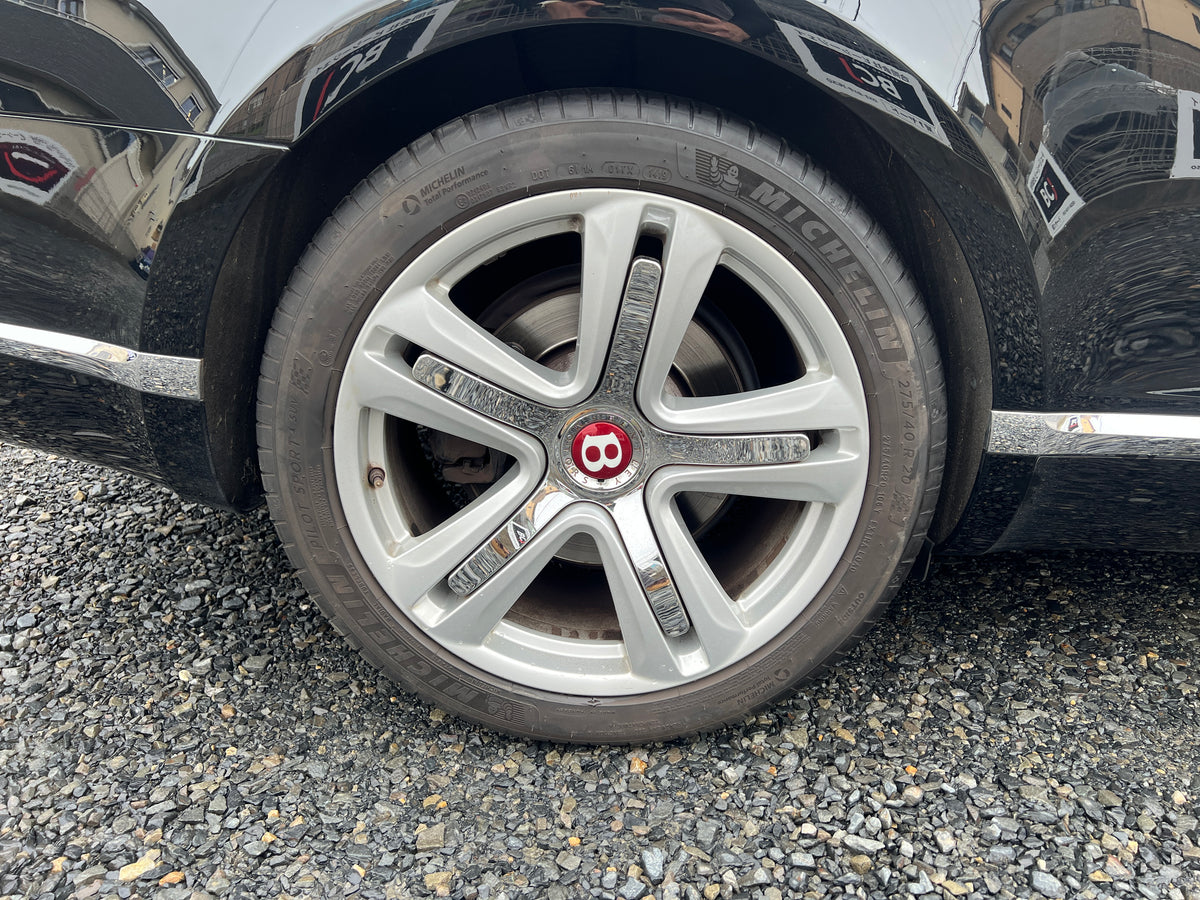 Bentley Continental GT V8 | 79.885 km | 507 PS | Eukalyptus-Echtholz | Coupé