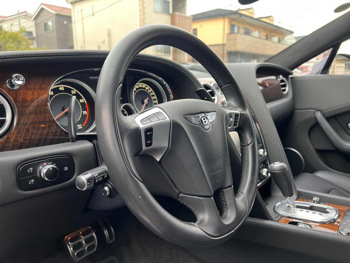 Bentley Continental GT V8 | 79.885 km | 507 PS | Eukalyptus-Echtholz | Coupé
