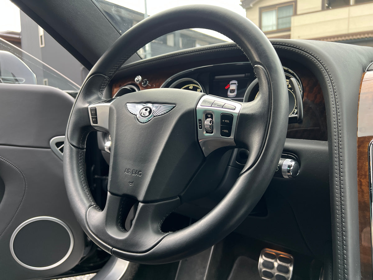 Bentley Continental GT V8 | 79.885 km | 507 PS | Eukalyptus-Echtholz | Coupé